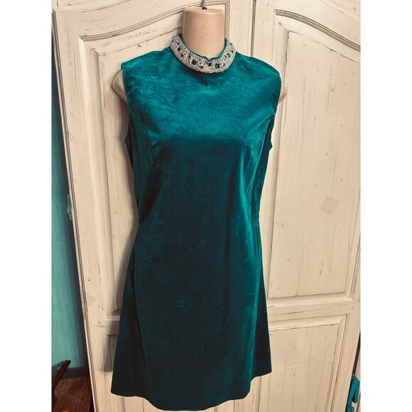 VINTAGE 60's CUSTOM EMERALD GREEN VELVET DRESS W/ JEWELED COLLAR TWIGGY  STYLE